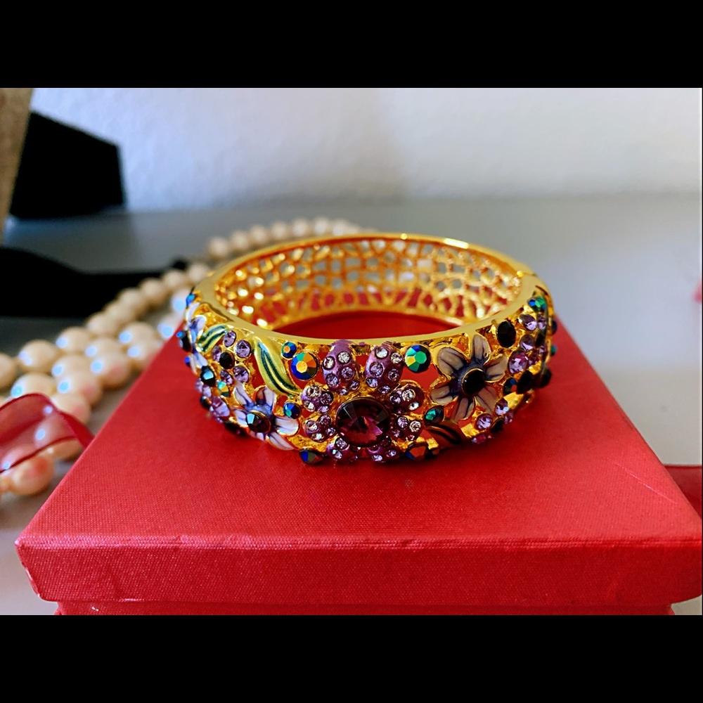 Vintage Style Gold Tone Crystal Bangle with Flower Details